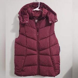 NWT Womens Size M Maroon Quilted Puffer Vest With Hood